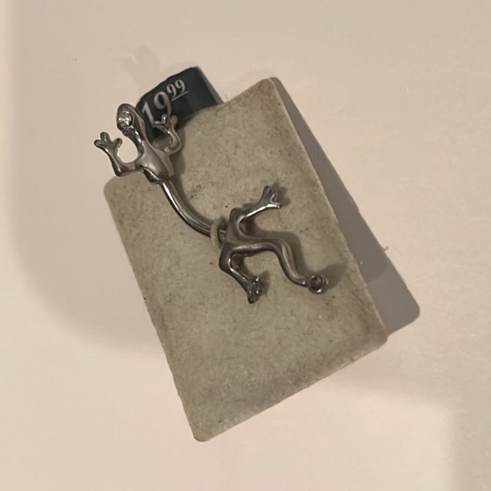 Silver nwt lizard belly button ring